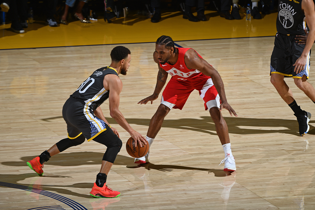 凳到場上的